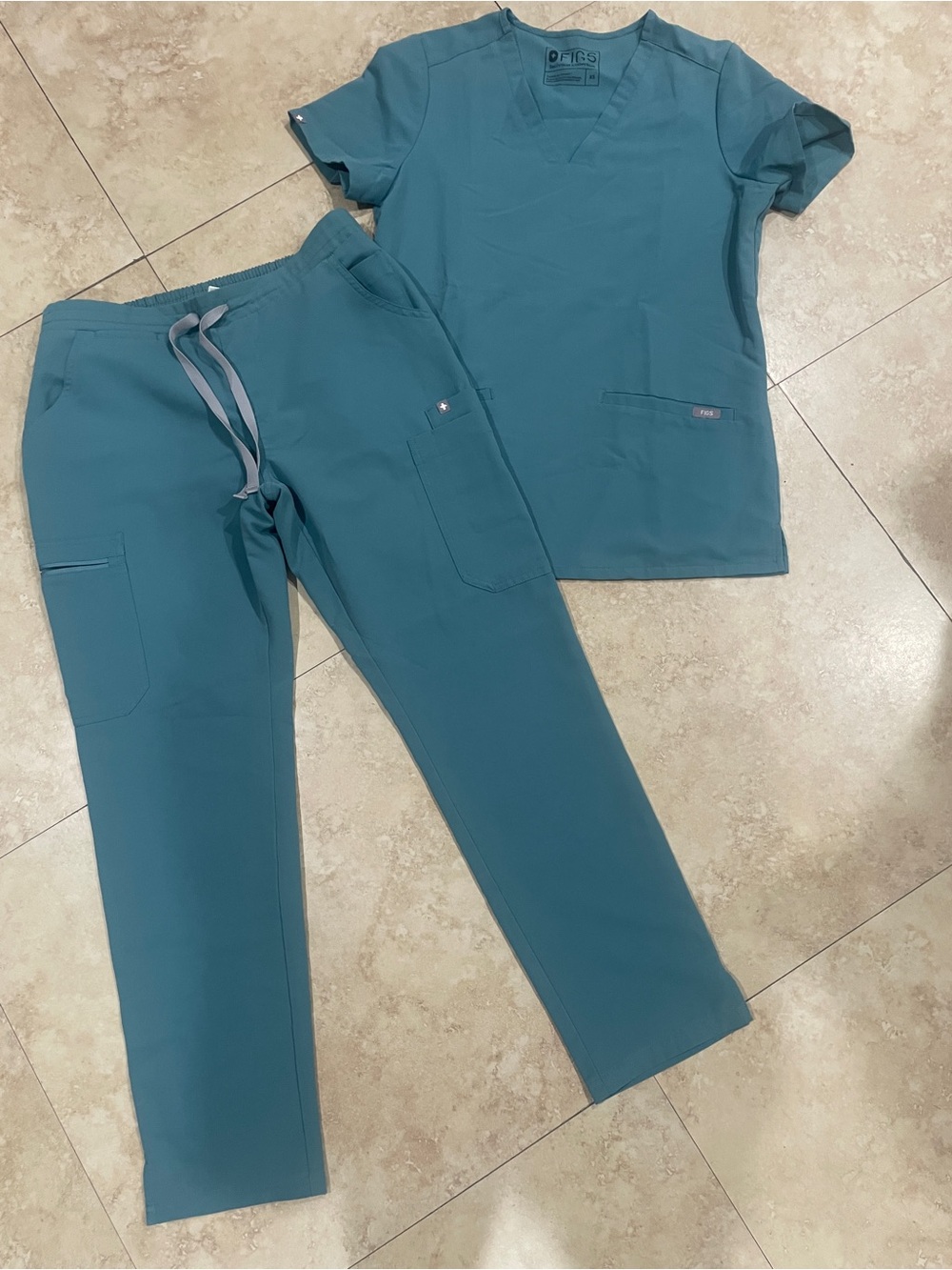 Figs Women’s Scrub Set | Top: XS Pants:S/P